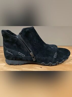 New In The Box Skechers Women's Black Zip-Accent Ankle Boots
